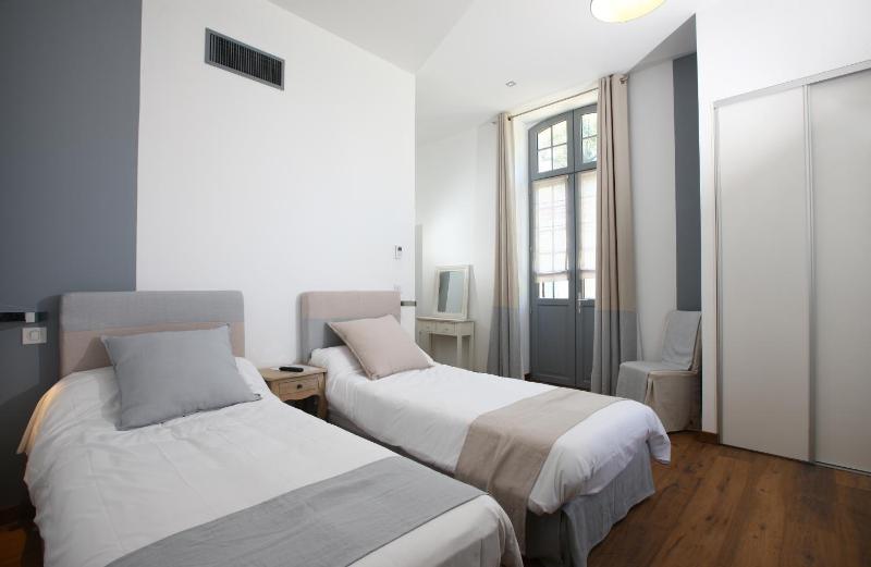 Twin Room image 2