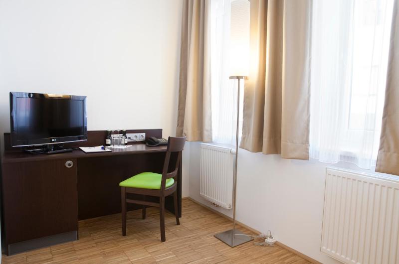 Standard Double Room image 3