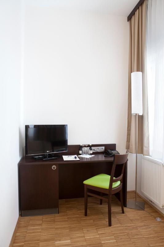 Single Room image 3
