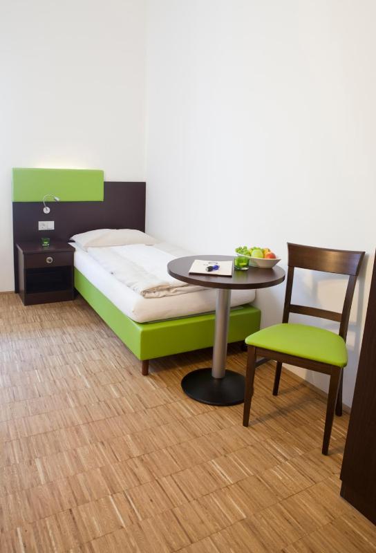 Single Room image 4