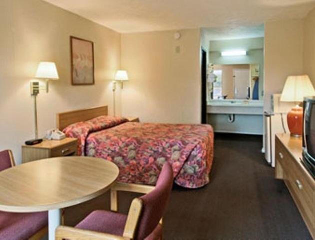 Standard Single Room image 2