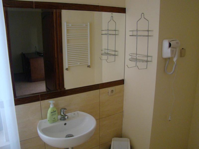 Single Room image 3