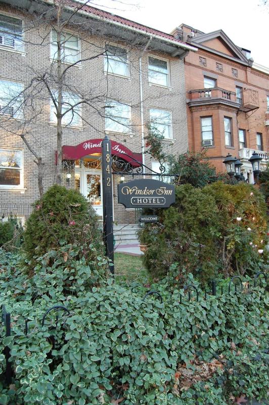 Windsor Inn Hotel - image 10
