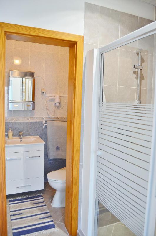 Twin Room image 3