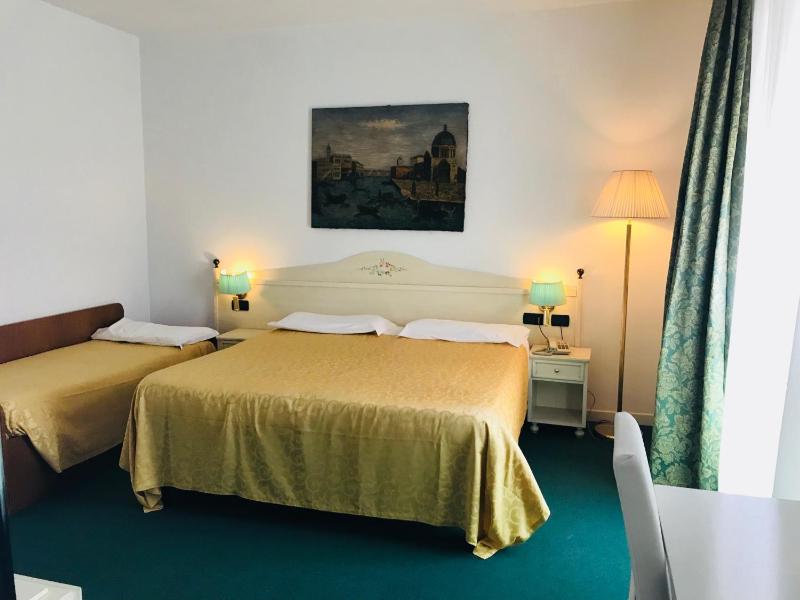 Standard Triple Room with Spa Access image 1