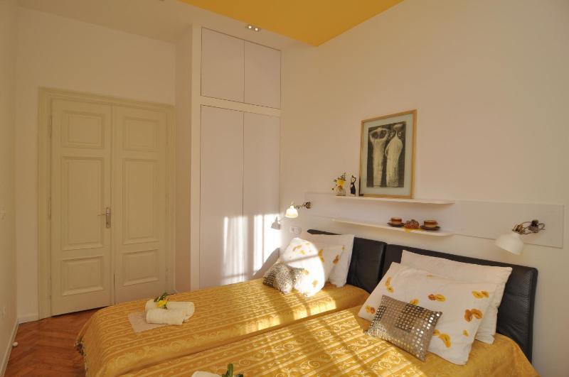 Deluxe Apartment image 2