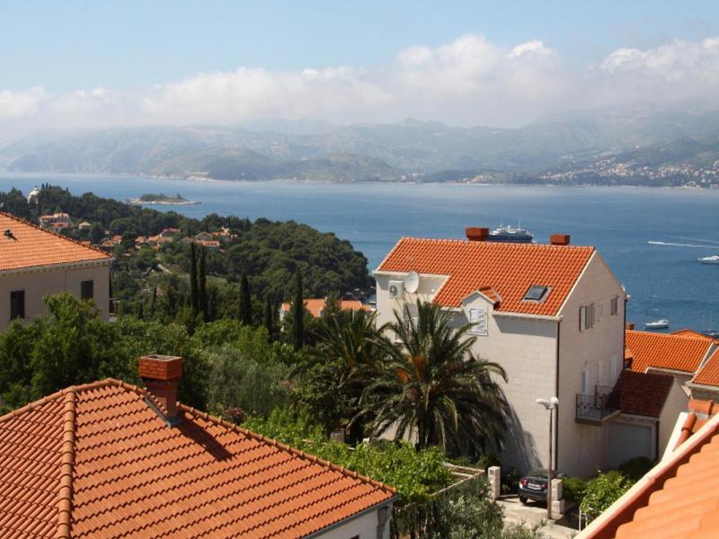 Two Bedroom Apartment with Balcony and Sea View image 4