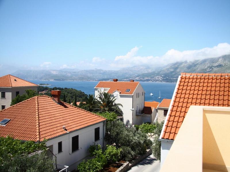 Two Bedroom Apartment with Balcony and Sea View image 3