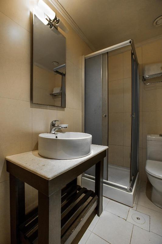 Orient Queen Homes Hotel - image 12