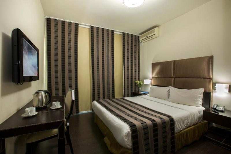 Deluxe Double Room image 3