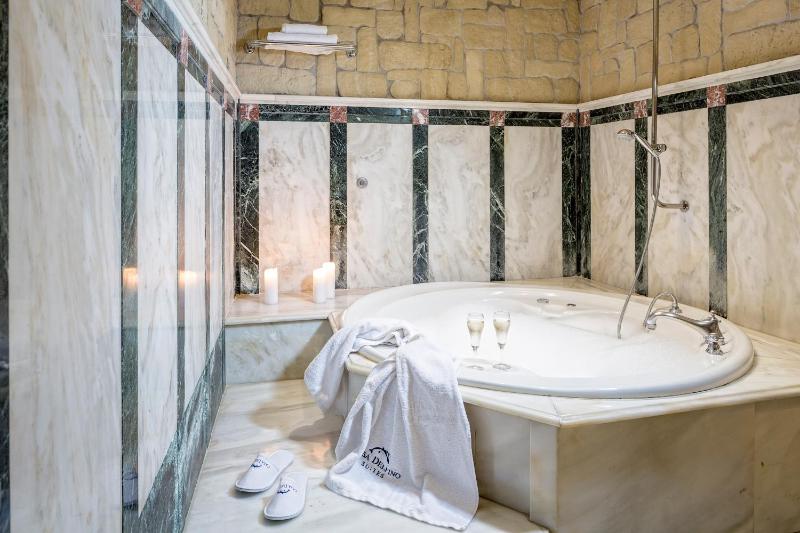 Honeymoon Suite with King Size Bed and Hot Tub image 3