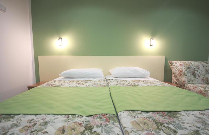 Twin Room with Balcony image 4