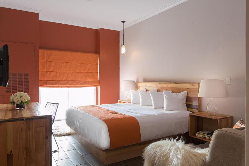 Queen Room image 3