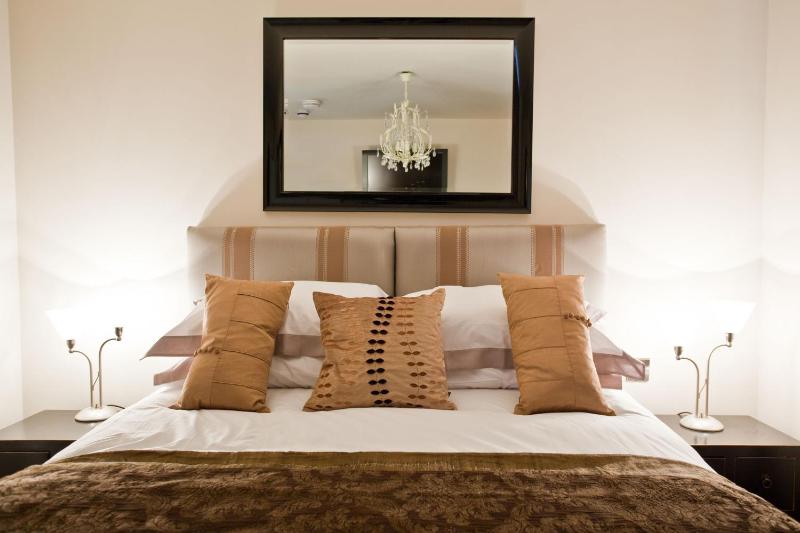 Prestbury Suite image 2