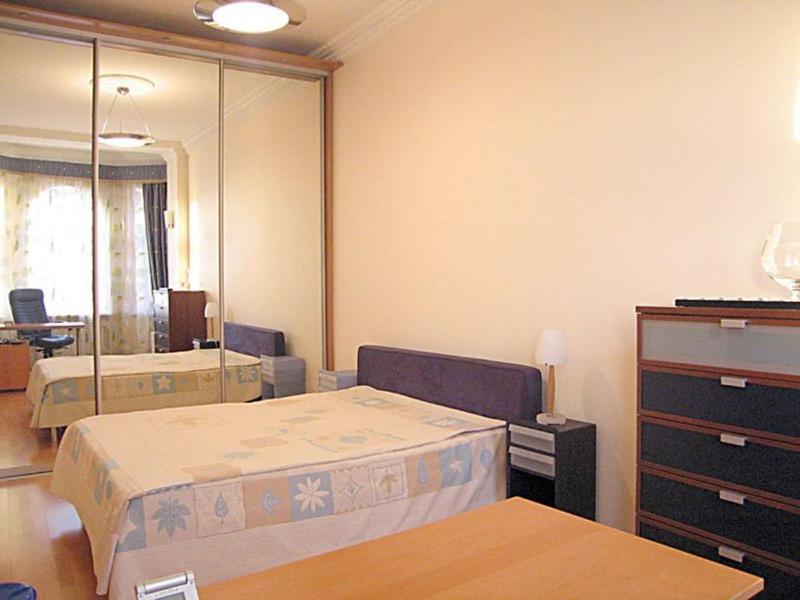 One-Bedroom Apartment image 2