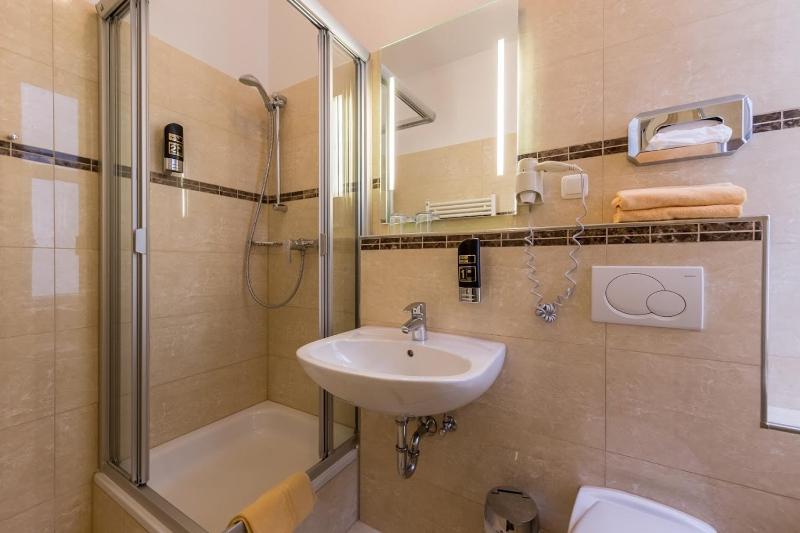 Comfort Double Room image 4