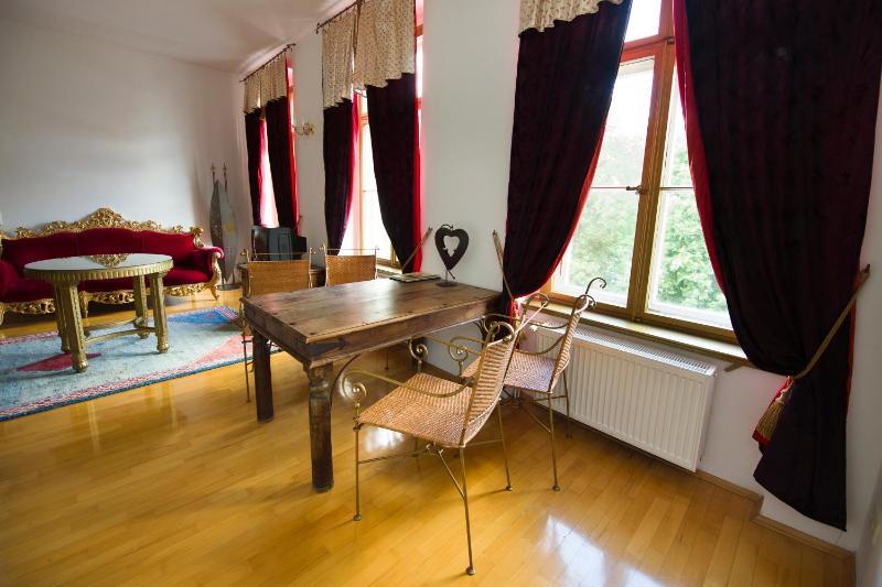 One-Bedroom Apartment image 4
