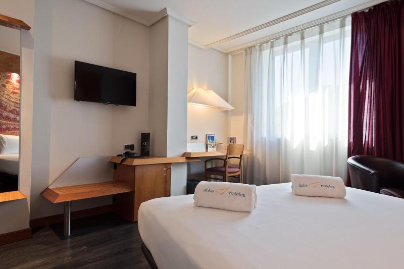 Double or Twin Room image 2