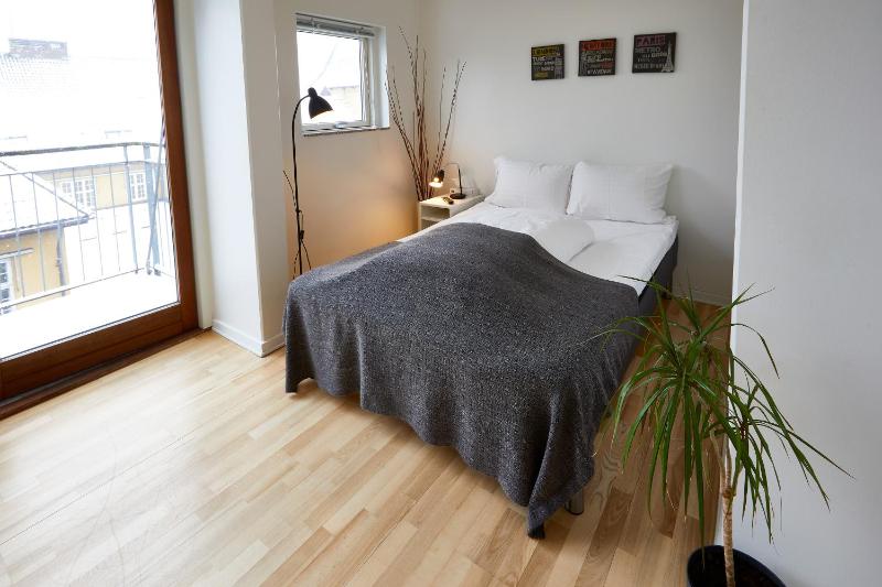Studio Apartment with Balcony (1-2 Adults) image 3
