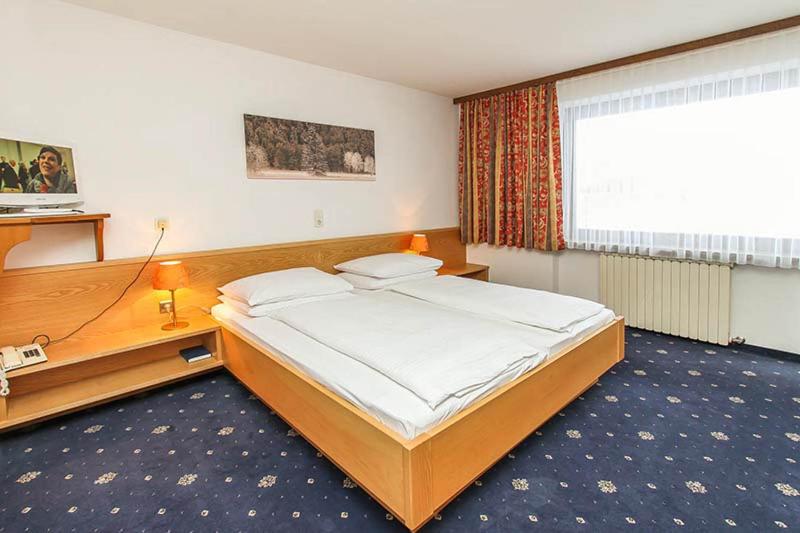 Standard Double Room image 2