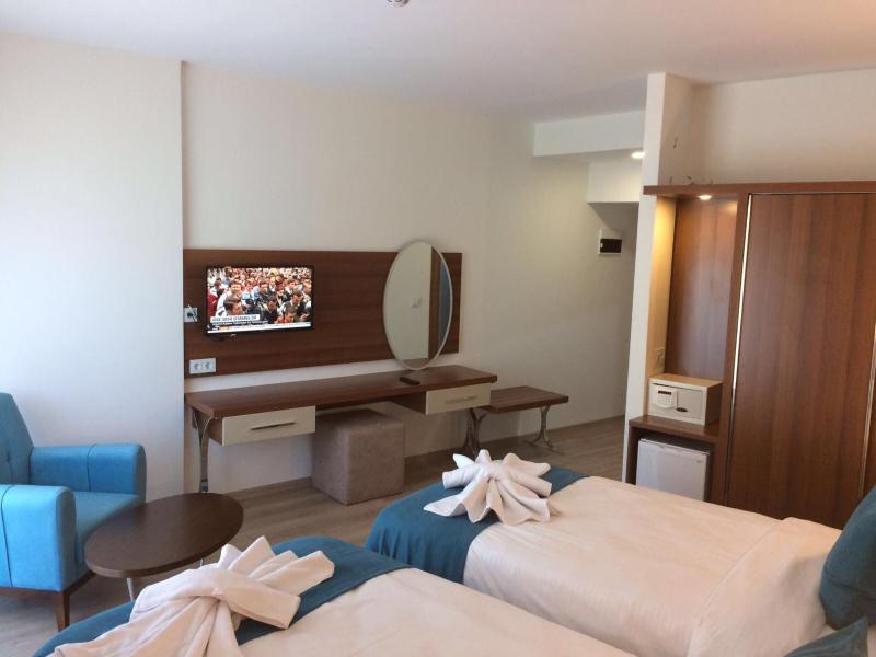 Large Twin Room image 1