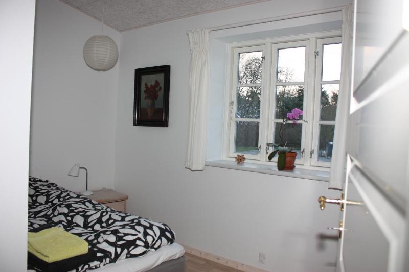 Single Room with Shared Bathroom image 4