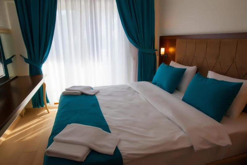 King Suite with Balcony image 2