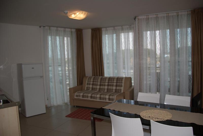 One-Bedroom Suite with Lagoon View image 2