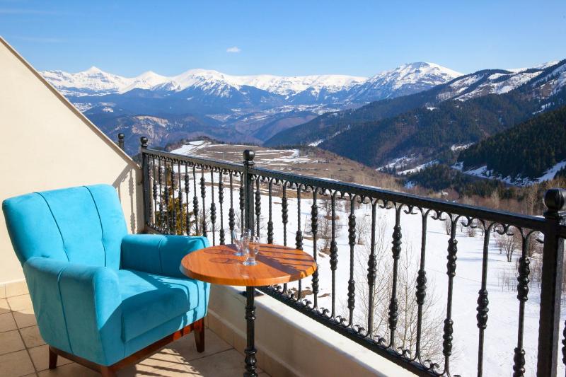 Deluxe Double Room with Balcony image 1