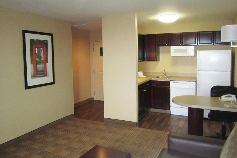 One Bedroom Suite - One King Bed Non-Smoking image 2