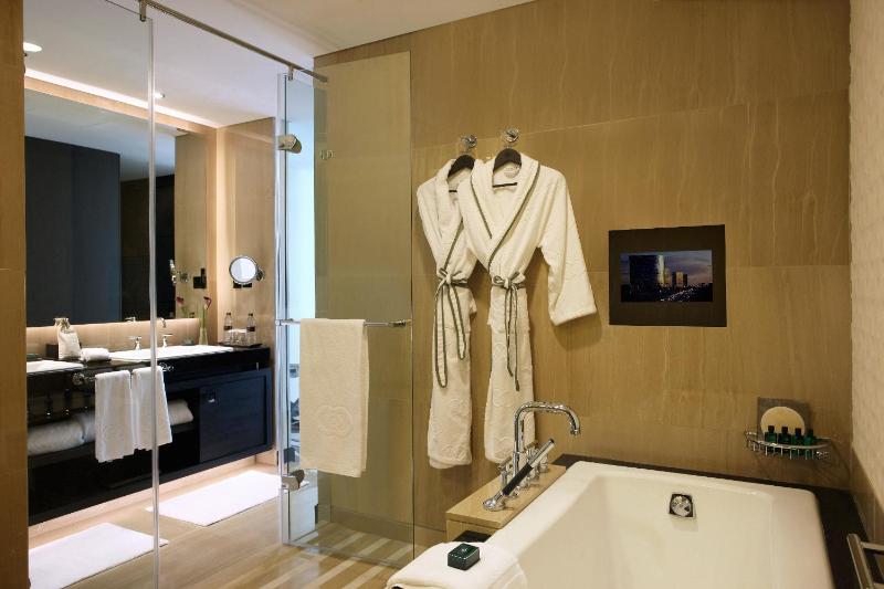 Prestige Suite with Club Access and Sea or City View image 4