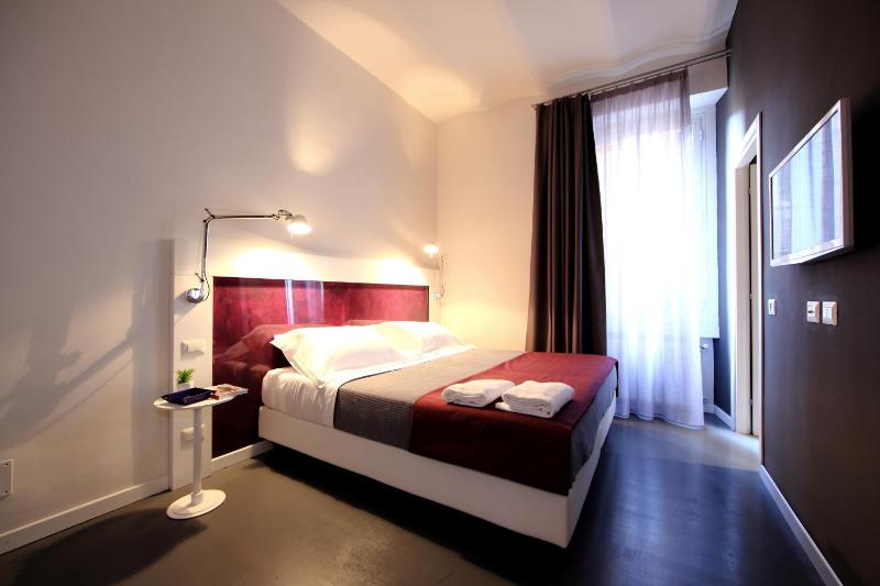 Double Room image 3