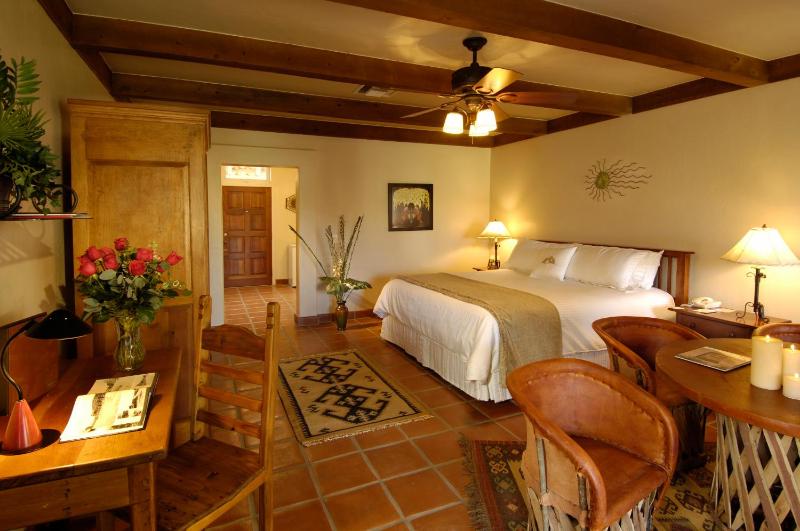 Deluxe King Room image 1