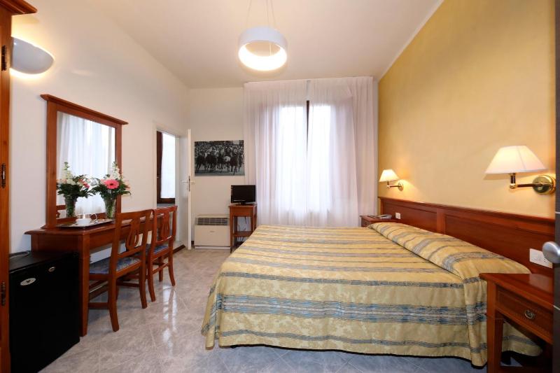 Double or Twin Room image 3