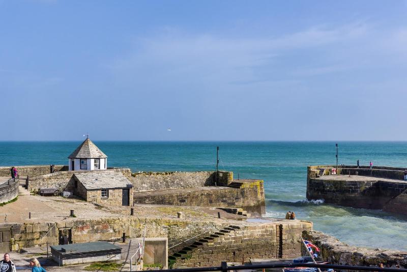 Pier House - image 28