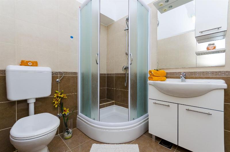 One-Bedroom Apartment with Sea View image 3