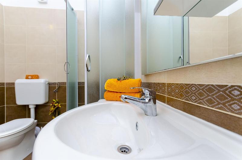 One-Bedroom Apartment with Sea View image 2