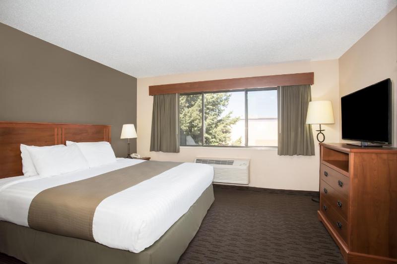 Deluxe King Suite - Non-Smoking image 3
