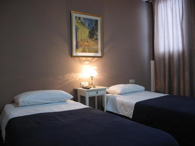 Hostal LK Barcelona - image 14