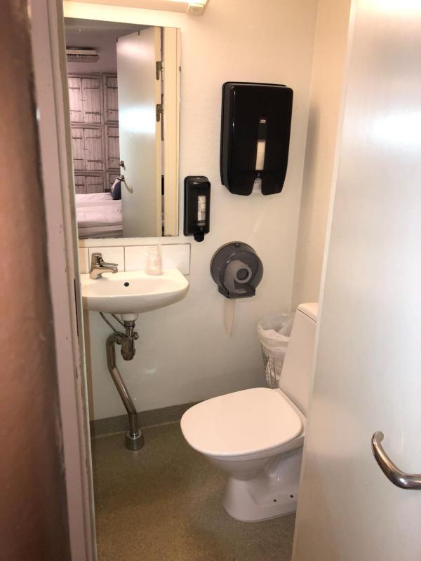 Economy Double Room without Window image 2