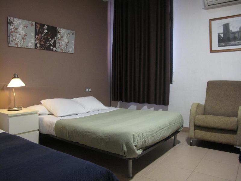 Hostal LK Barcelona - image 11