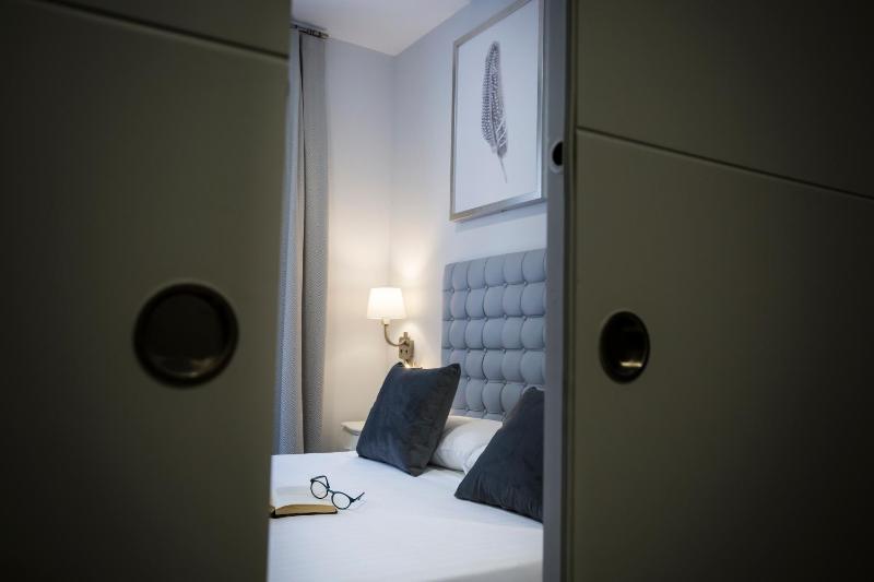 Studio Apartment image 2