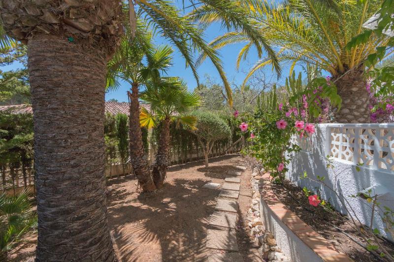 Villa Lo - chill out house - by Holiday Rentals Villamar - image 7