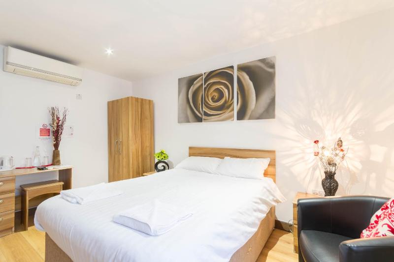 Budget Double Room image 4
