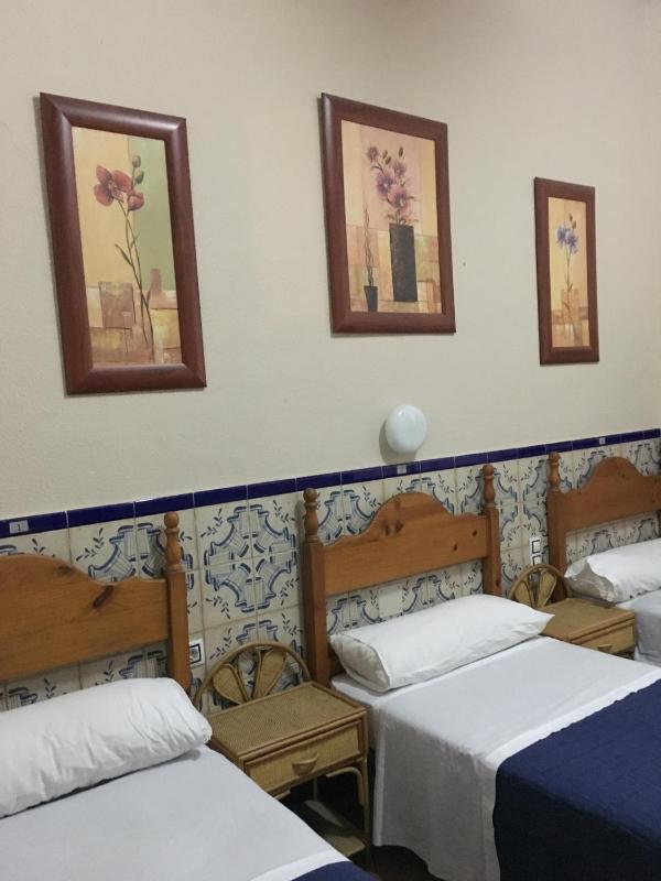 Quadruple Room with Private Bathroom image 2