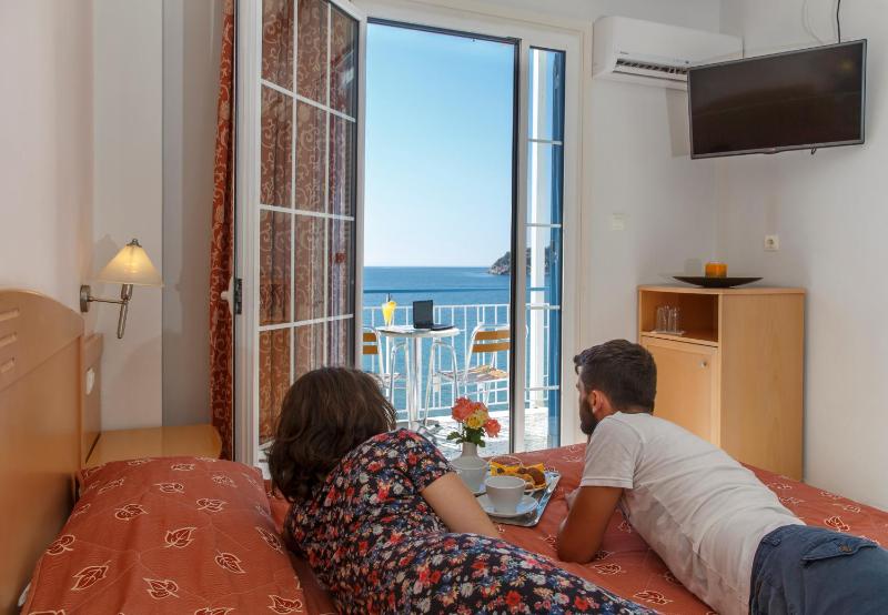 Double or Twin Room with Sea View image 4