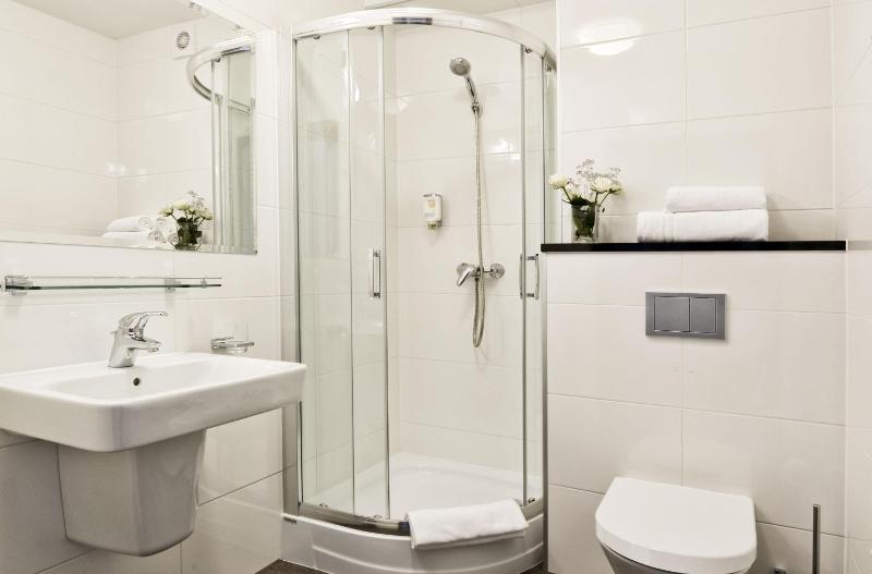 Standard Double or Twin Room image 3