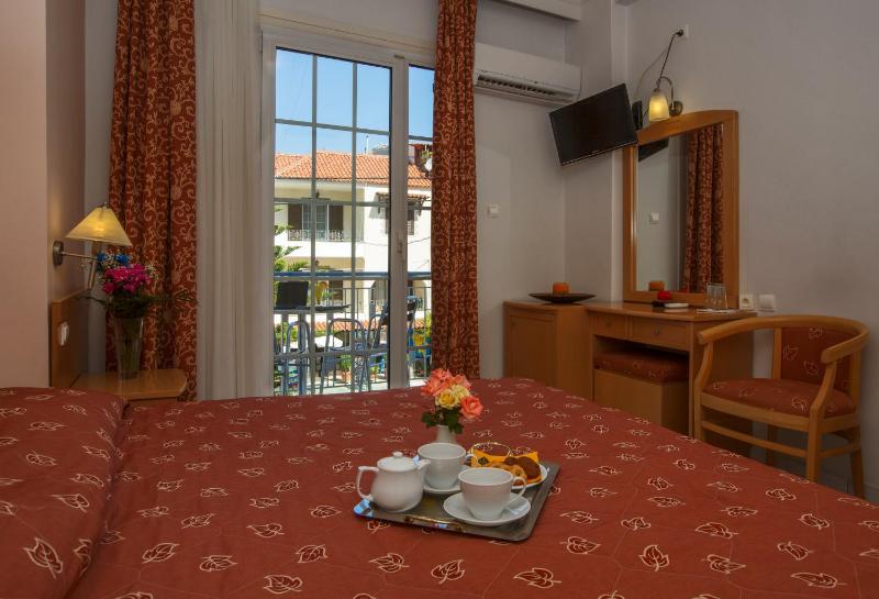Double or Twin Room with City View image 3