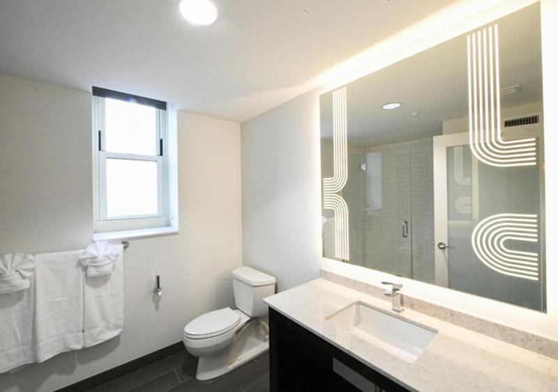 King Room image 2