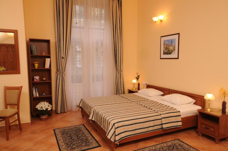 Standard Triple Room image 3
